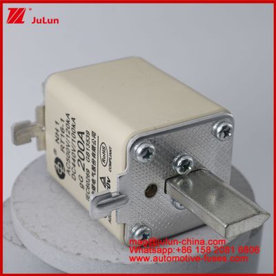 NH1 RT16-1 200A AC500V 120KA DC 440V 100KA Automobile Ceramic Auto Fuses Blade Mount Voor EV / HEV Voertuig Kleine grootte Hoge nominale stroom kortsluitingsbescherming