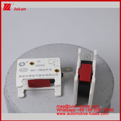 WDK-Y 5A 250V Micro Switch Automobile Mount Fuse Voor EV / HEV Voertuig Speciaal Ontworpen Fuse Base Voor Voertuig Situatie