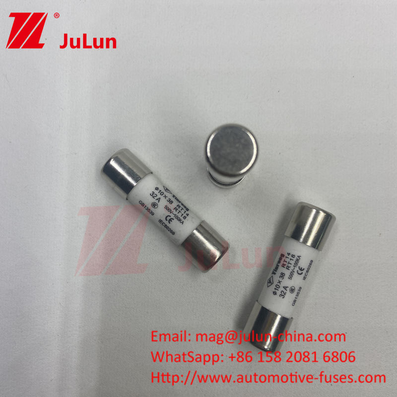 10*38mm FUSE 15A 690VDC Panel Mount Solar PV Fuse voor robuuste PV String Protection